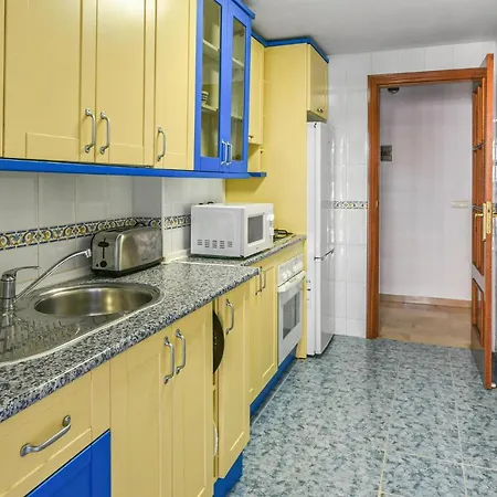 Stunning In With Outdoor Swimming Pool, 3 Bedrooms And Wifi *