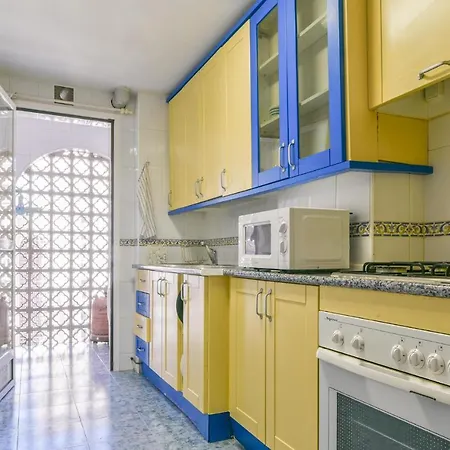 Stunning In With Outdoor Swimming Pool, 3 Bedrooms And Wifi Apartment